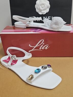 NIB! Womens White Jewel Embellished Fashion Sandals